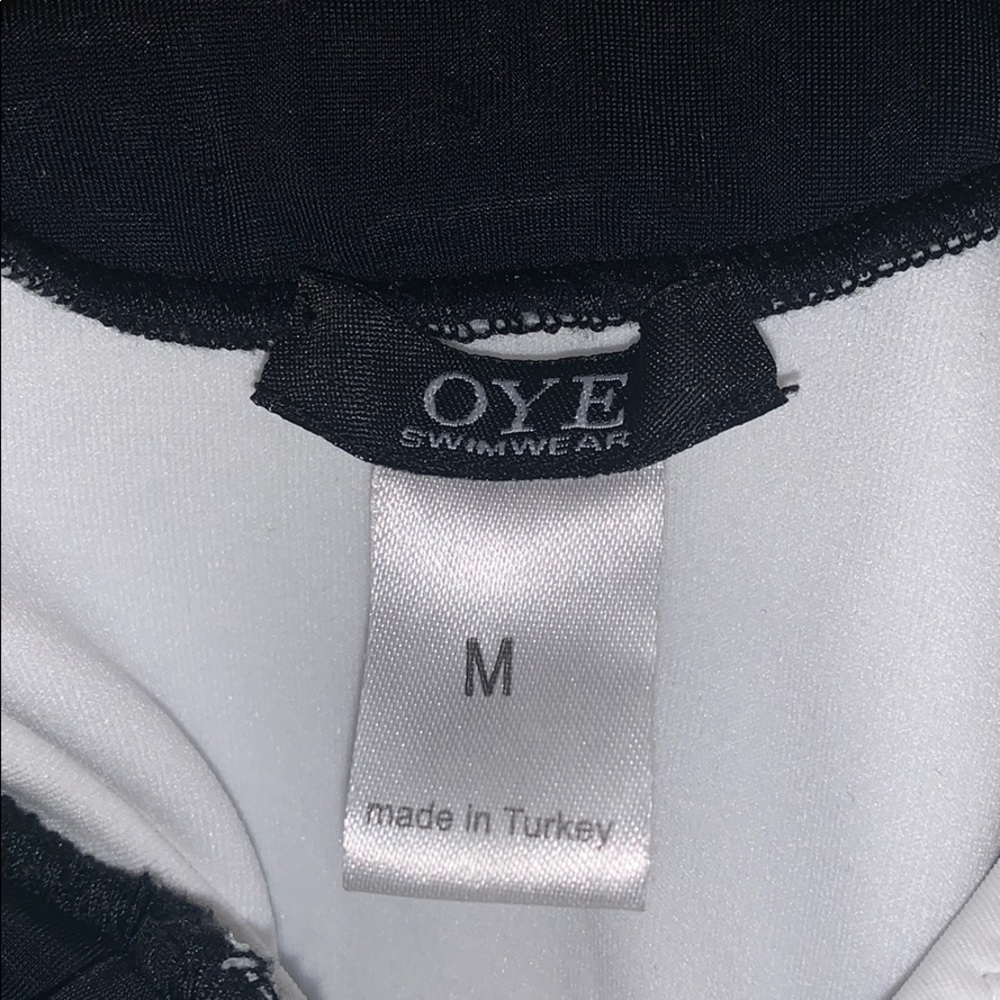 Oye swimwear. Size medium. Worn once. - Picture 5 of 5